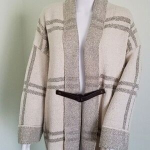 Warm large sweater with belt